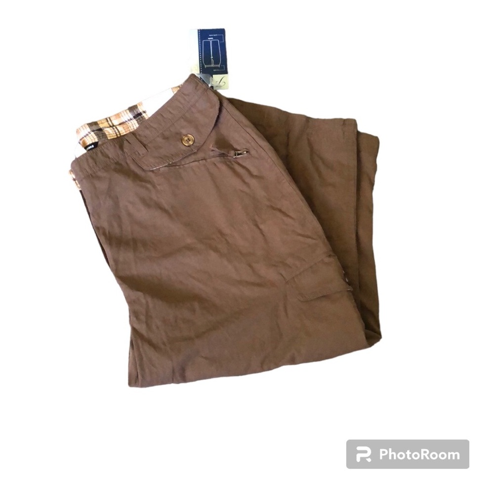 Penningtons - NWT - Chicago fit Capris